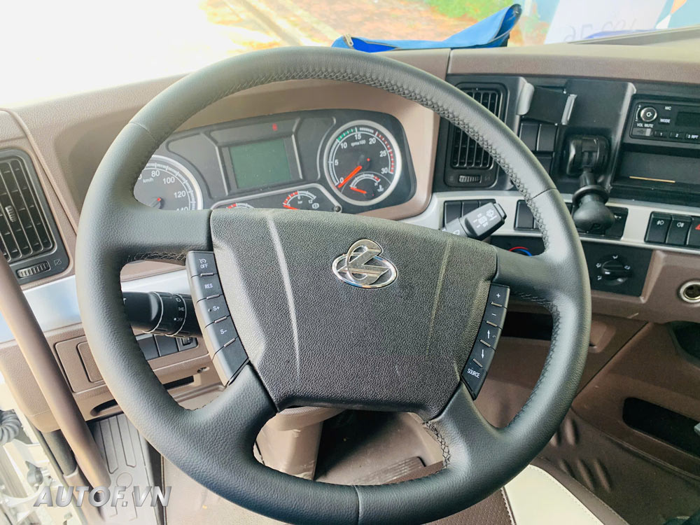 ChengLong 4 chân H7 330HP thùng mui bạt 9.7m